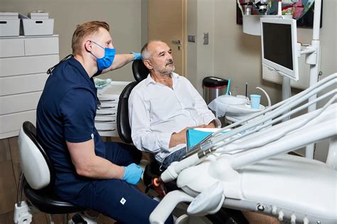 Nowoczesne protezy zębowe całkowite Dentium Clinic Kraków