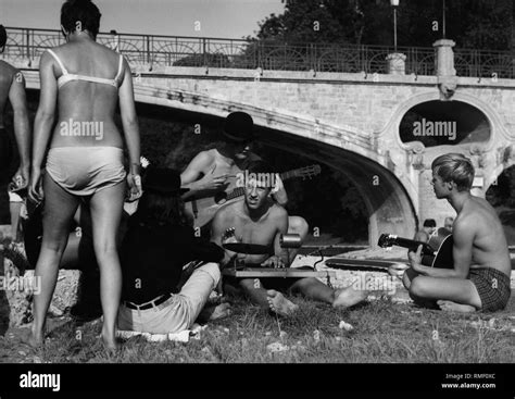 Bikini bridge Black and White Stock Photos & Images - Alamy