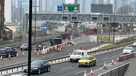 Silvertown Tunnel to close over 17 nights for maintenance - BBC News