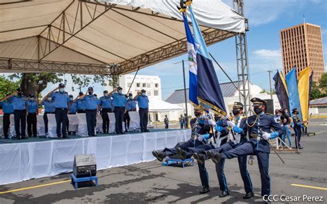 Jefatura de la Policía Nacional impone grados a miembros de la