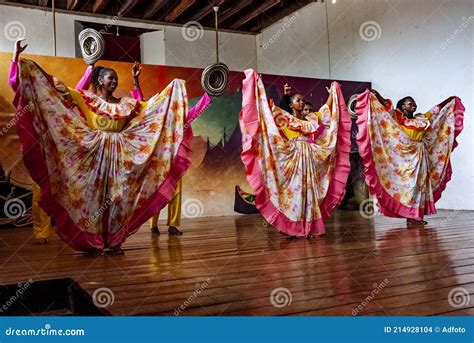 Traditional Dancing In Cartagena Colombia Editorial Stock Image