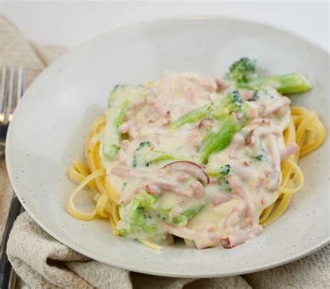 Pasta med ost och skinksås Matinspo se