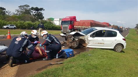 Forte Colisão Frontal Entre 207 E Carreta Deixa Homem Ferido Na Br 277