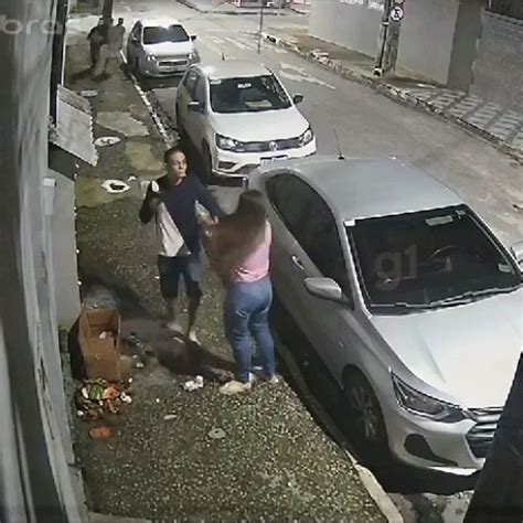 Trio rouba carro e faz mulher de refém em Fortaleza Vídeo Dailymotion