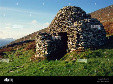 Ancient Beehive Huts Dingle Peninsula Co Kerry Ireland D Harcourt