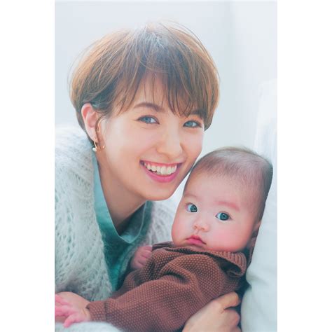 南明奈が『中期のひよこクラブ』表紙に登場、濱口優との夫婦インタビューで夫婦愛を再確認 Entame Next アイドル情報総合ニュースサイト