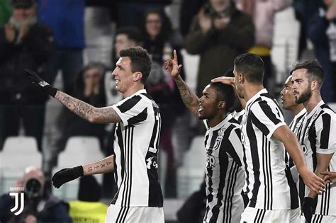 La Lista Dei Giocatori Bianconeri Per La Seconda Fase Di Champions League Armata Bianconera