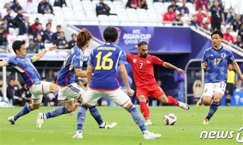 스포키 중거리슛 시도하는 바레인 마단