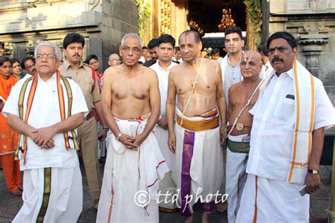 Governors Of Andhra Pradesh And West Bengal Offers Prayers In Tirumala