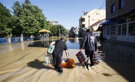 Las Inundaciones Causan Decenas De Muertos En Serbia Mundo El