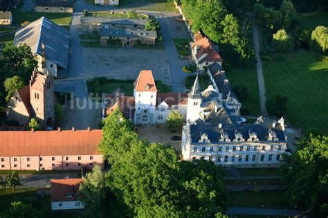 Liebenberg aus der Vogelperspektive Gebäudekomplex der Hotelanlage