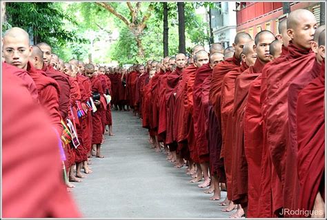 Buddhist Monks Queuing For Lunch Amarapura Myanm Flickr