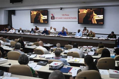 Começou a 8ª Reunião Plenária do Comitê Central do Partido Comunista de