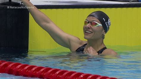 Carol Santiago fatura primeiro ouro do Brasil no Mundial de natação