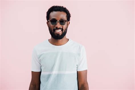 Premium Photo Happy African American Of Man In Tshirt And Sunglasses