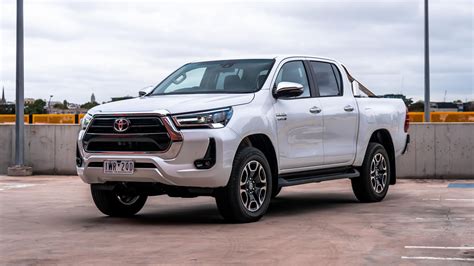 Mitsubishi Triton Vs Toyota Hilux Comparison Carexpert