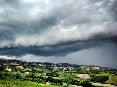 Maltempo Forti Temporali In Abruzzo Nubifragi Causano Danni Ingenti