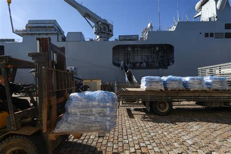 Maior navio de guerra da América Latina sai do Rio para ajudar