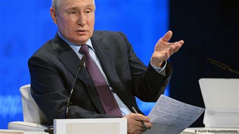 Icc Issues Arrest Warrant For President Vladimir Putin Dw 03182023