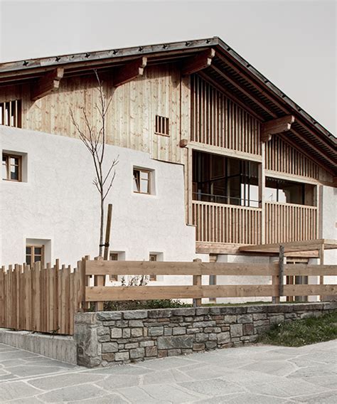 KUP architekten revitalizes traditional tyrolean farmhouse in southern ...