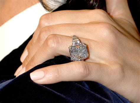 Simak Kembali Cincin Tunangan Jennifer Lopez Dari Tahun Ke Tahun