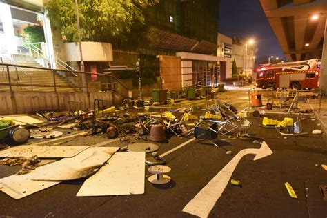 【大三罷】示威者九龍塘堵路縱火 警察近城大發催淚彈 星島日報