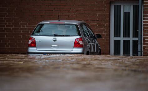 Wasserschaden Am Auto Hochwasser In Köln Und Region Welche Versicherung Zahlt Rundschau Online