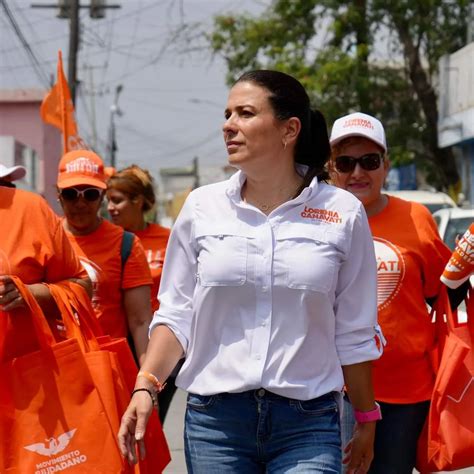 Sale ilesa Lorenia Canavati tras caída de templete en cierre de campaña