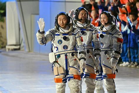 Kina nis me sukses anijen kozmike me astronautë Shenzhou 19 për