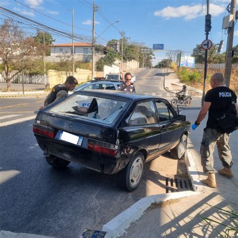 Homem baleado bate carro no Jardim Brasília e é socorrido pela Polícia