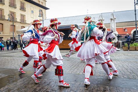 La Comparsa De Gigantes Y Cabezudos De Pamplona Vuelve A Salir Este