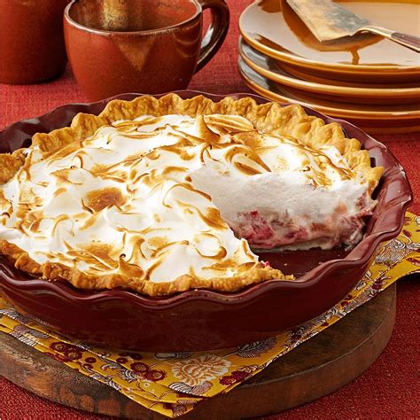 Contest Winning Rhubarb Meringue Pie Taste Of Home