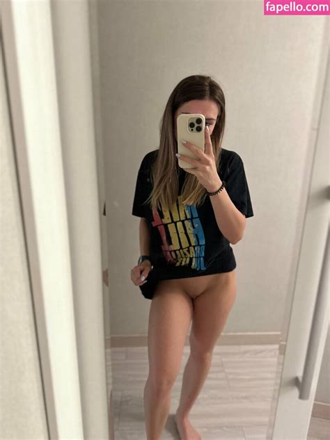 Lola Sophiaredditacc Peachylola Nude Leaked Onlyfans Photo