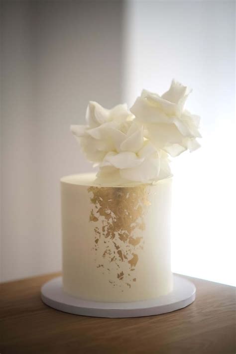 Portfolio Torte Copenhagen Wedding Cake Gold Leaf White And Gold