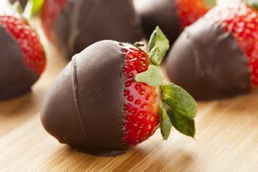 Calories and Nutrition in Chocolate-Covered Strawberries | livestrong