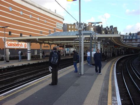 Finchley Road Tube Station Platforms © Oxyman Cc By Sa20 Geograph