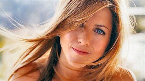 Jennifer Aniston Raises Temperature In Hot Tiny Bikini And Sizzling