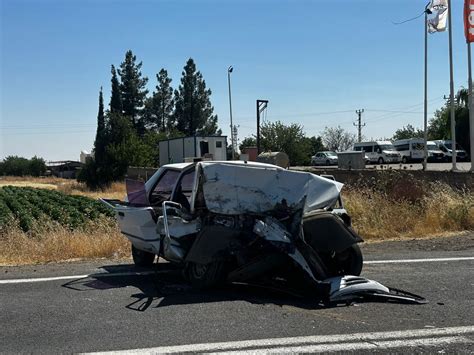 Şanlıurfa da otomobiller kafa kafaya çarpıştı 1 ölü