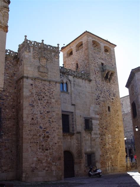 Palacio De Los Golfines De Abajo Urbipedia Archivo De Arquitectura