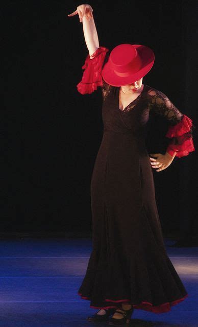 Flamenco Dancer With Red Hat Flamenco Dancers Flamenco Dress Flamenco