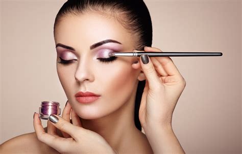 Astuces Pour Un Maquillage Qui Tient Longtemps Bonheur Des Dames