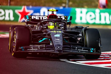 F Lewis Hamilton Signe La Pole Position Du Grand Prix De Hongrie