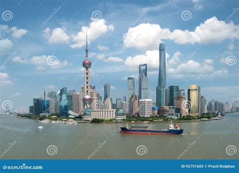 Vista Panoramica Dell Orizzonte Di Shanghai Lungo Il Fiume Huangpu A