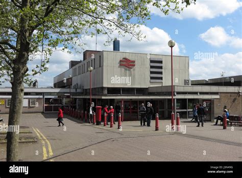 Wolverhampton high level railway station hi-res stock photography and ...