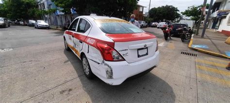 Choque Entre Taxi Y Camioneta Deja Severos Da Os En Calles De Veracruz