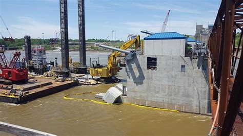 Tainter Gate Bay Dam Construction Continues On The Lower Flickr