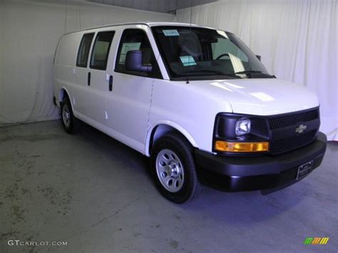 Summit White Chevrolet Express Cargo Van Photo