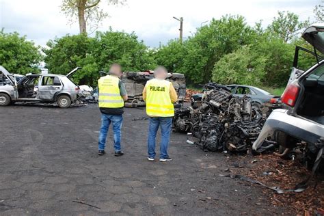 Nielegalny Demonta Pojazd W W Gminie Wicko Wkroczy A Policja I Wio