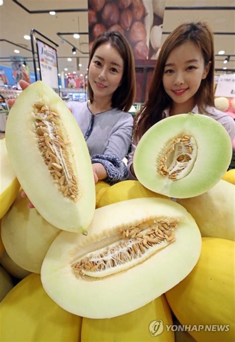 picture   day  korean models show   melons rok drop