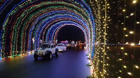 14 Best Drive-Thru Christmas Lights In America Everyone Will Love